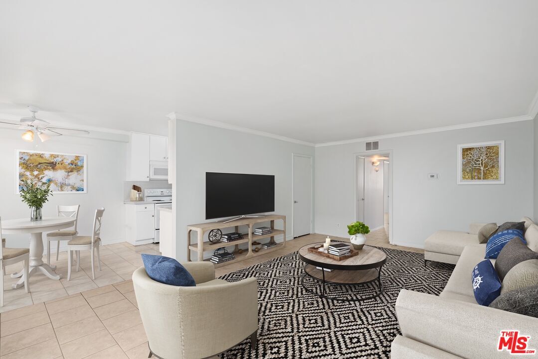 Property Photo:  121   Sinclair Ave 122  CA 91206 