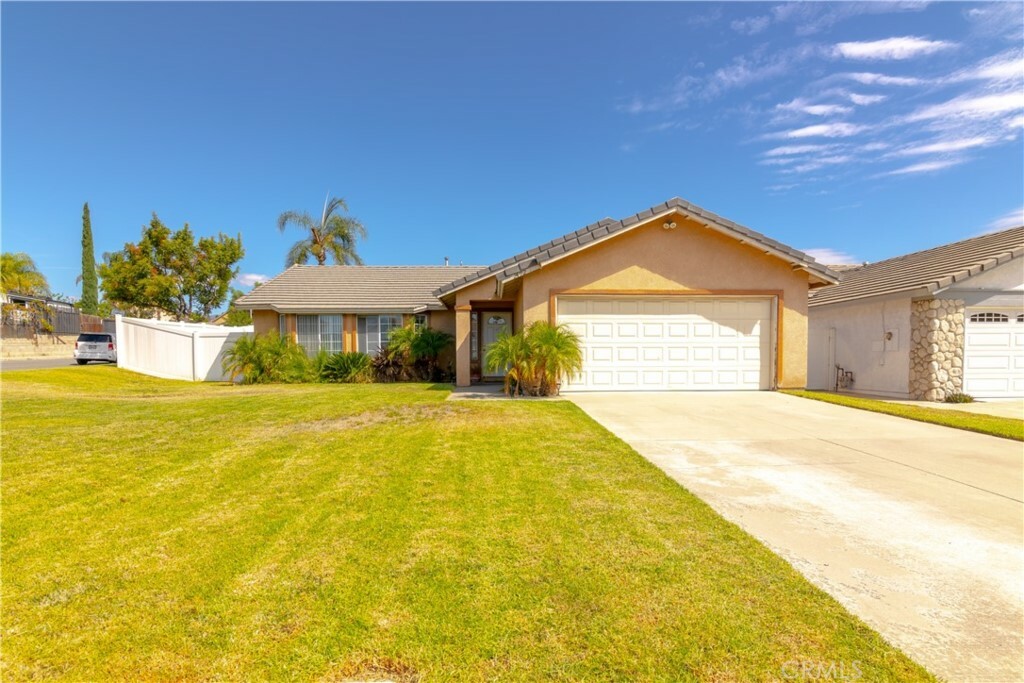 Property Photo:  2492 W Sunrise Drive  CA 92377 