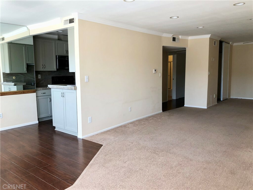 Property Photo: 5412 Lindley Ave 313 CA 91316