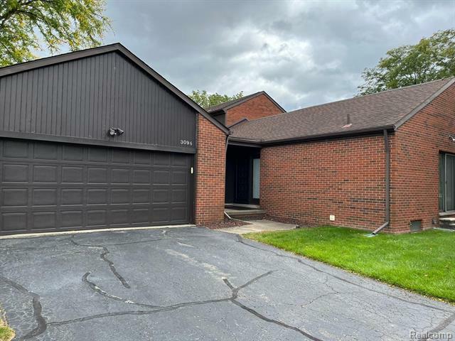 Property Photo:  3096 Lindenwood Drive  MI 48120 