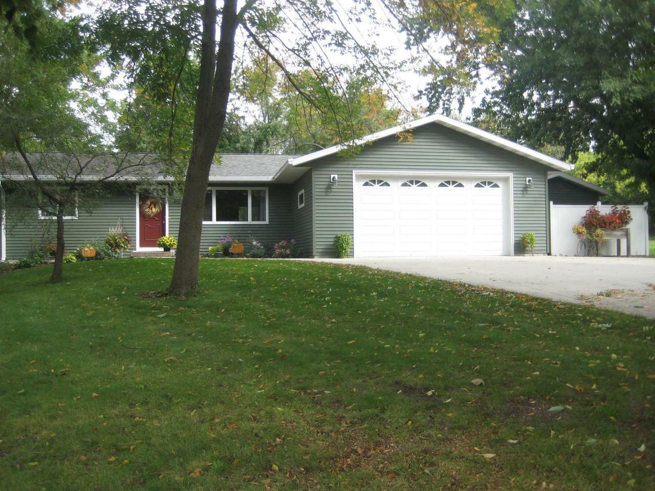 Property Photo:  912 East Berlin Road  WI 54971 