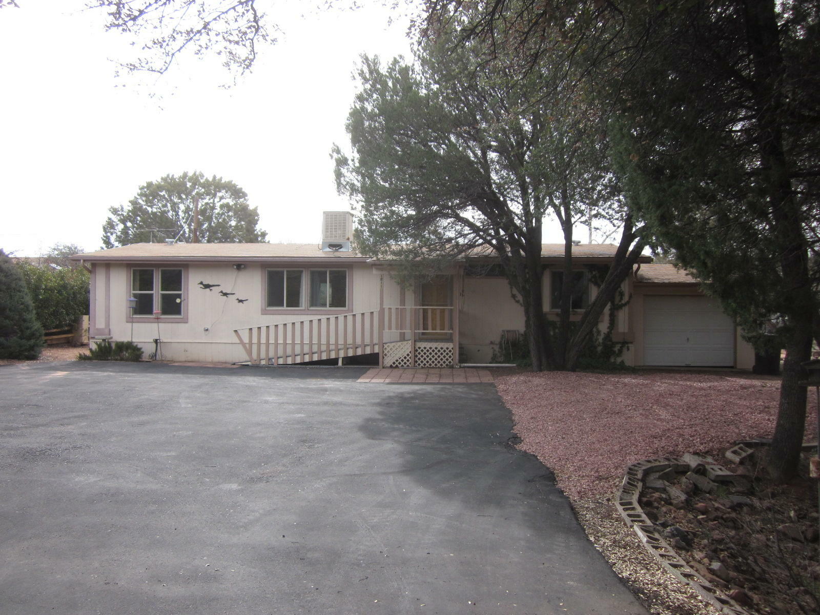 Property Photo:  1811 W Juniper Street  AZ 85541 