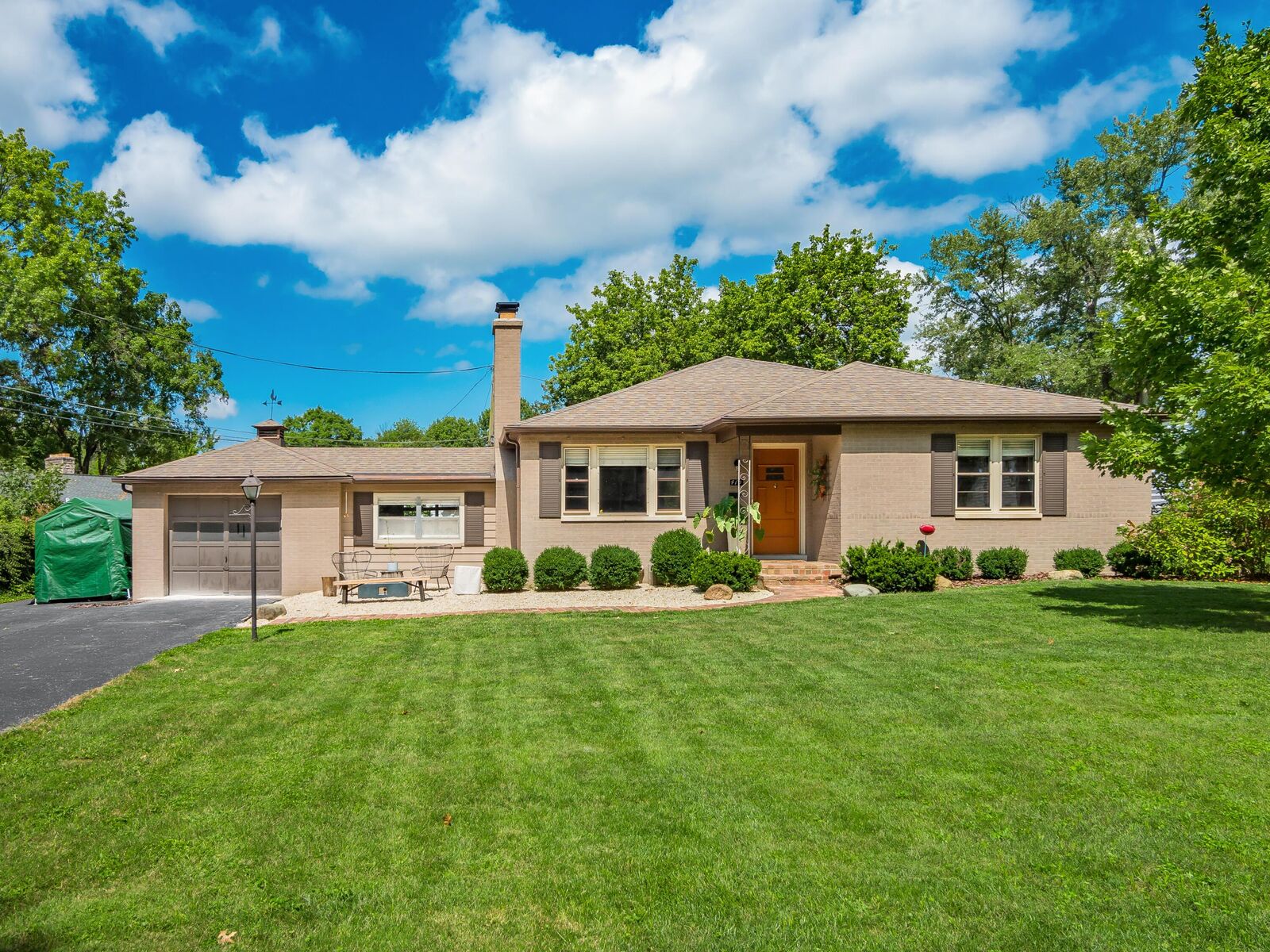 Property Photo:  410 Acton Road  OH 43214 