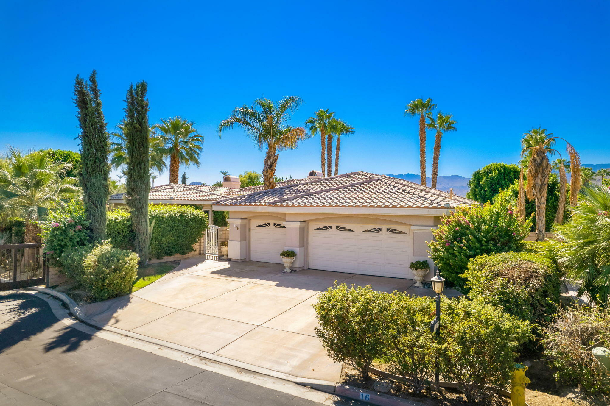 Property Photo:  16 Ivy League Circle  CA 92270 