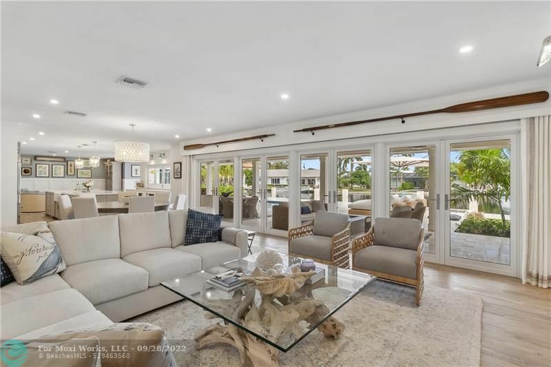 Property Photo: 2501 NE 33rd St FL 33064