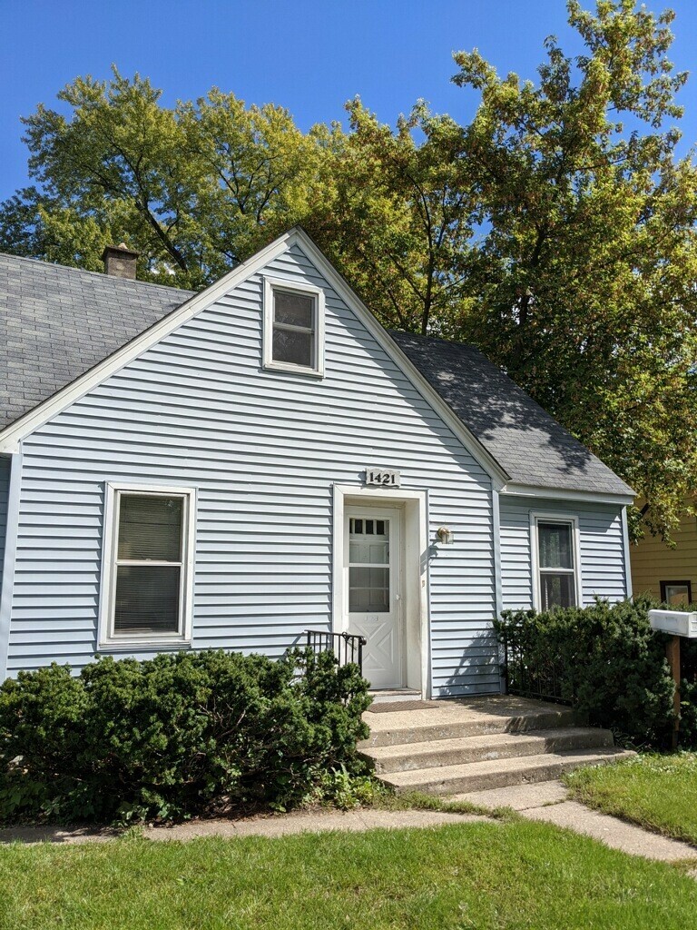 Property Photo:  1421 Pine Grove Avenue  IL 60073 