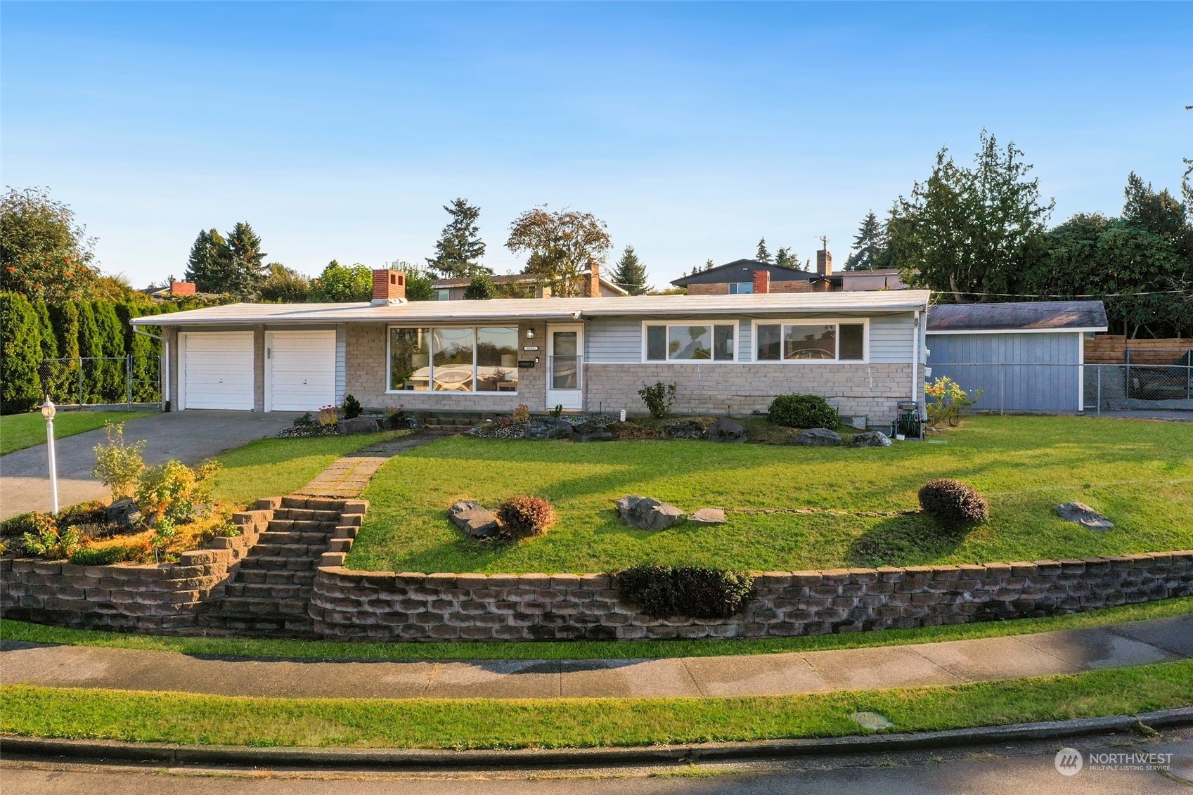 Property Photo:  1111 Bridgeview Drive  WA 98406 