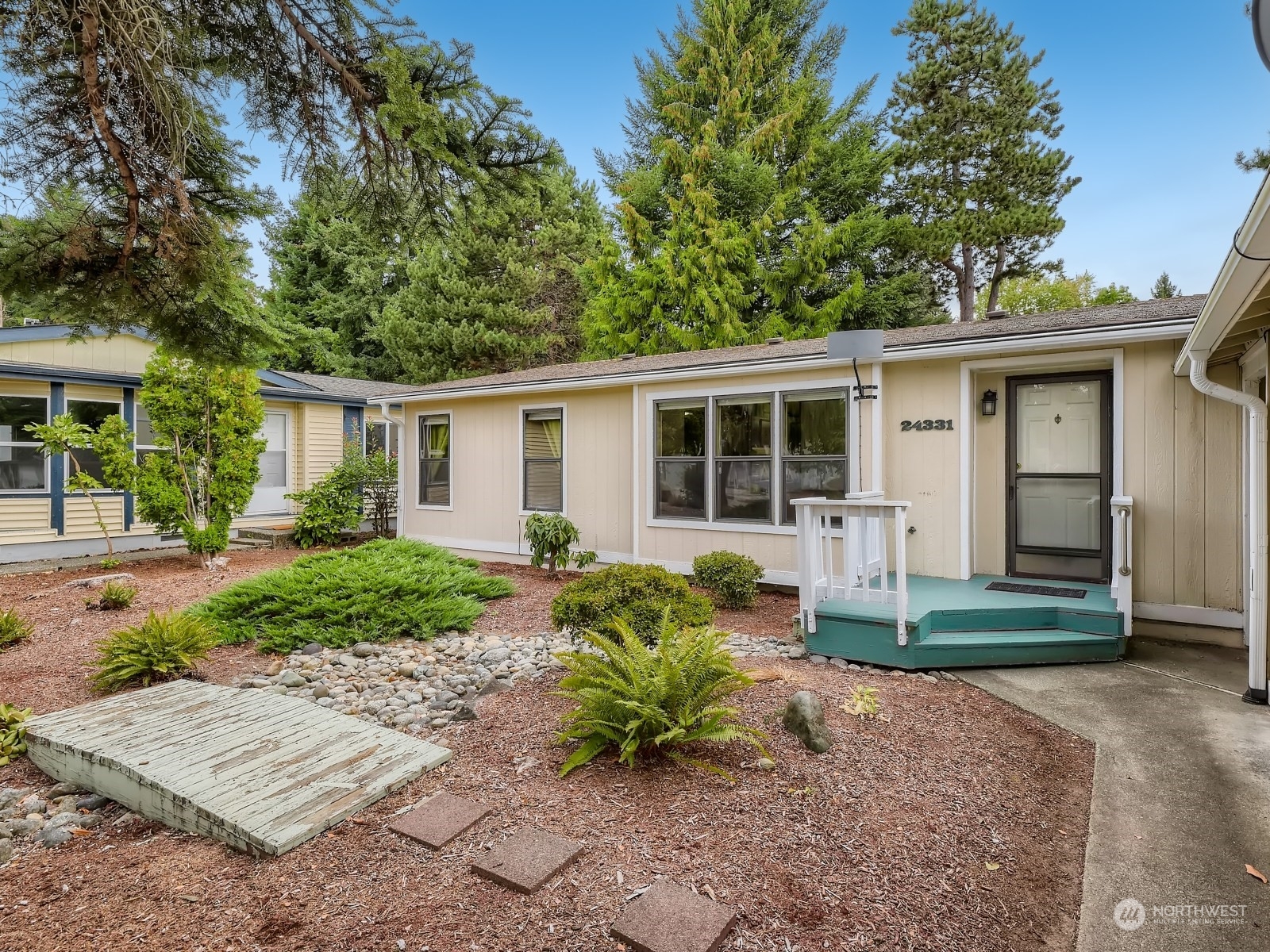 Property Photo:  24331 9th Avenue W  WA 98021 