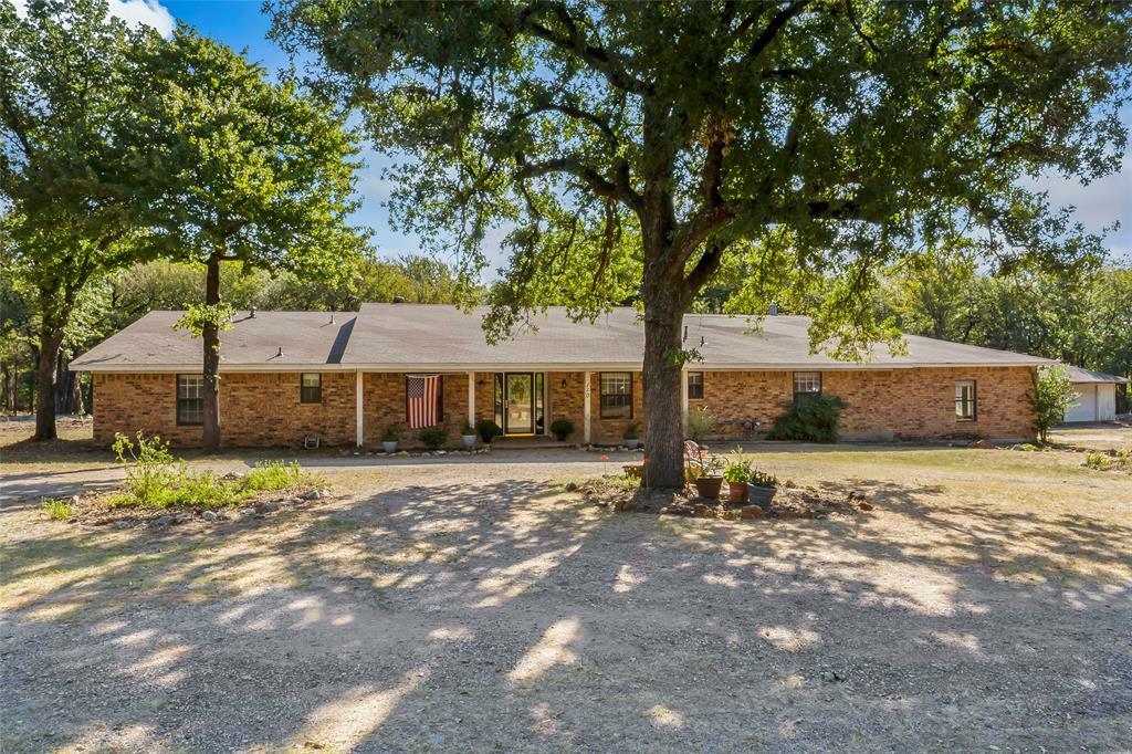 Property Photo:  110 Shahan Drive  TX 76208 