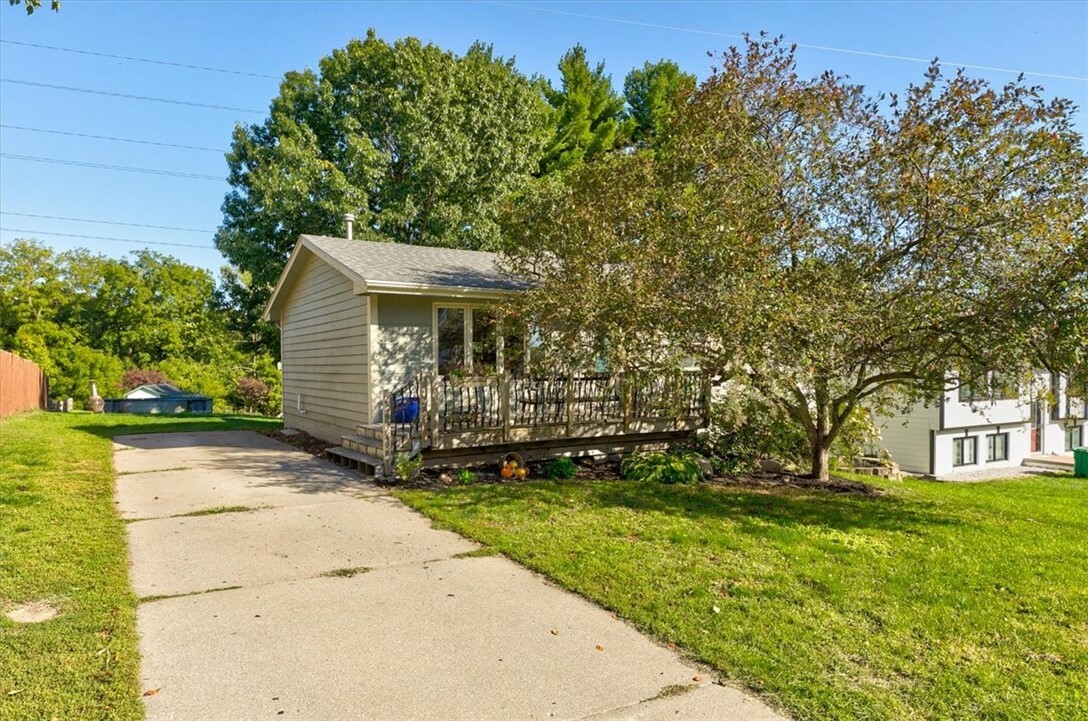 Property Photo:  421 Becky Lynn Boulevard  IA 50327 