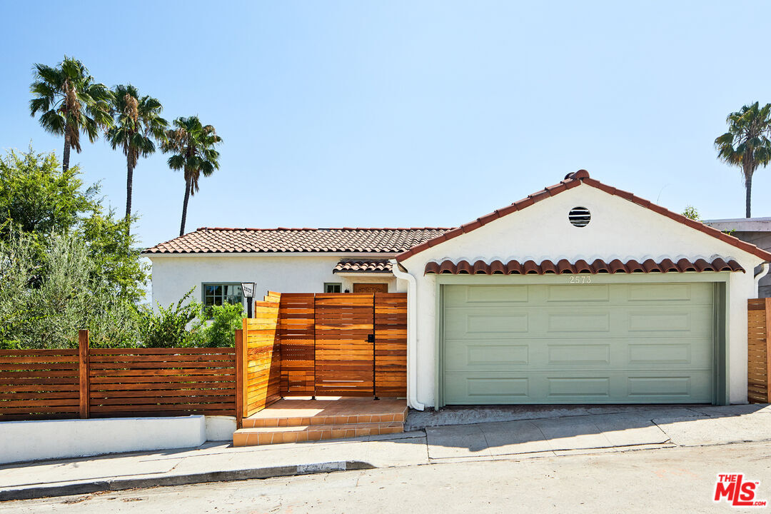 Property Photo: 2573 Ivanhoe Dr CA 90039