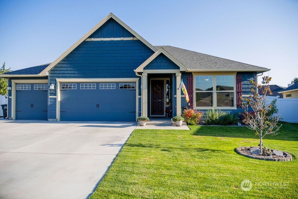 Property Photo:  4609 E Junco Street  WA 98837 