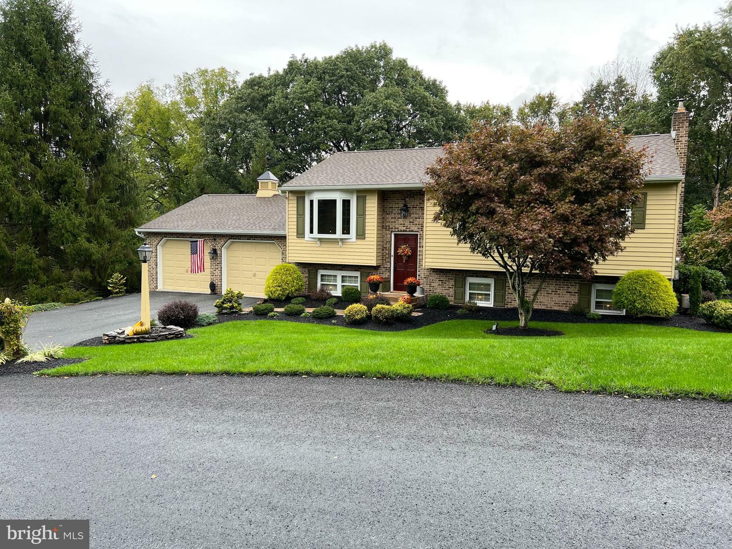 Property Photo:  25 Locust Circle  PA 17319 