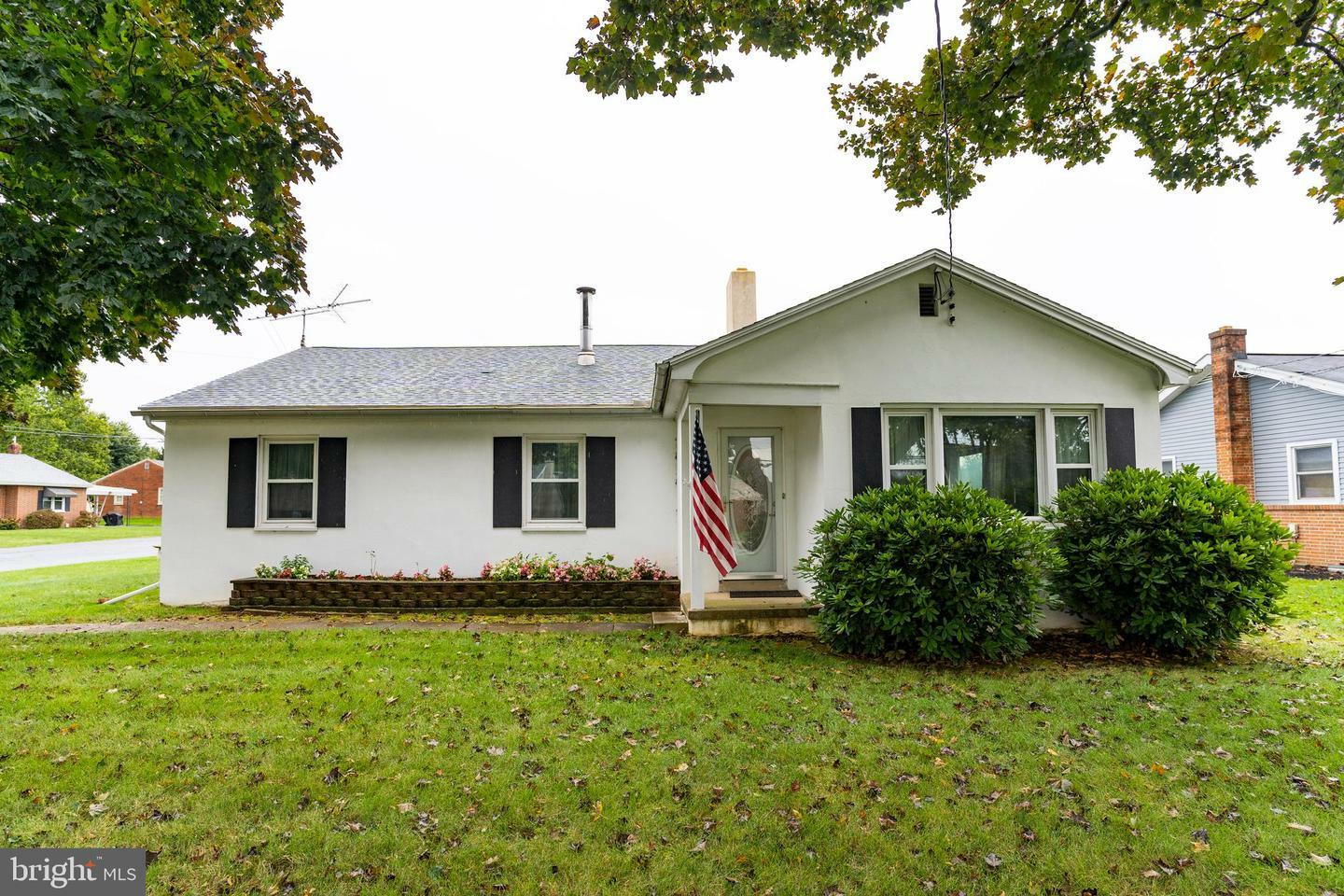 Property Photo:  152 Rose Drive  PA 17602 