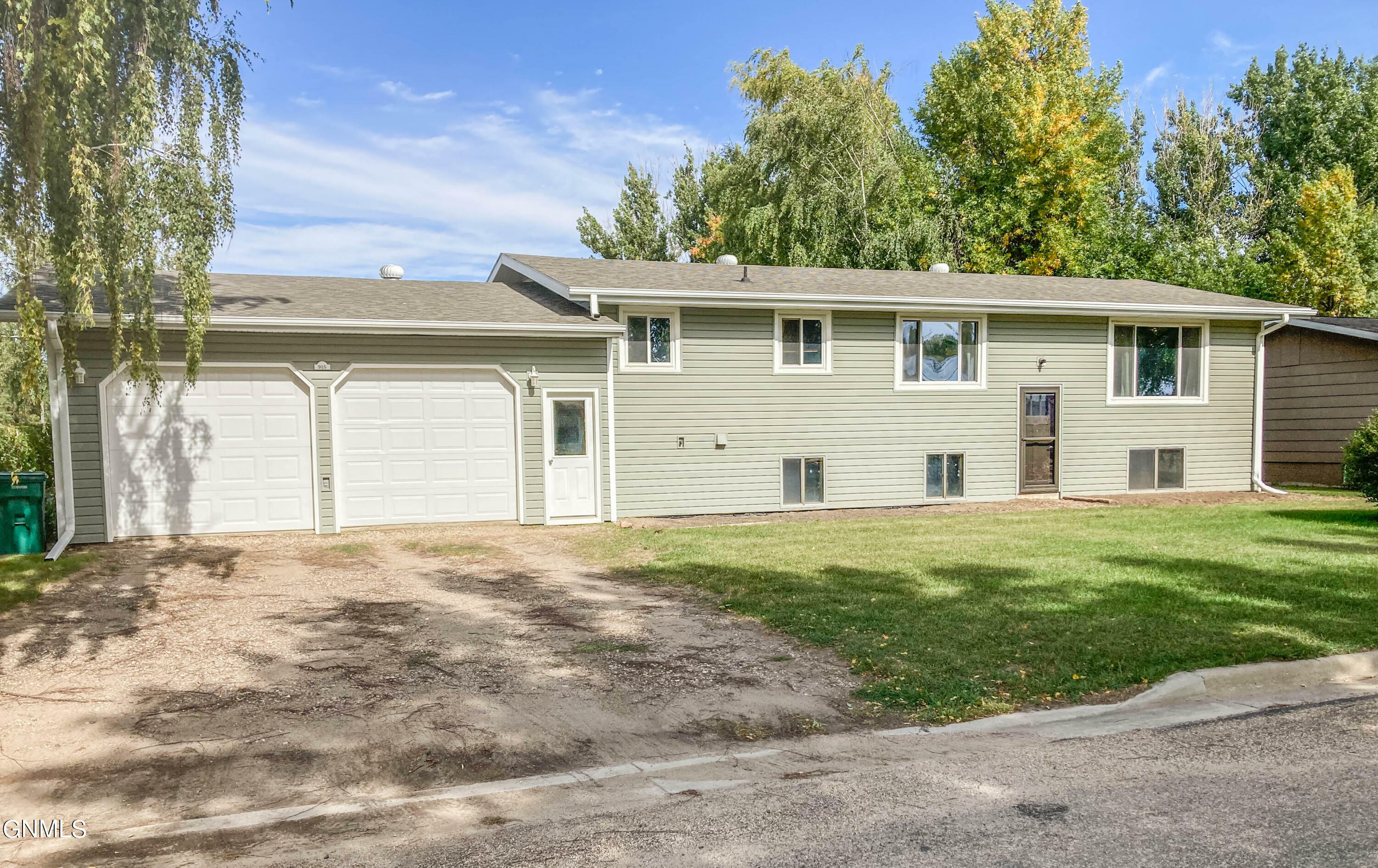 Property Photo:  915 4th Street NE  ND 58438 