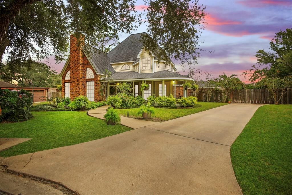Property Photo:  2 Inwood Circle  TX 77414 