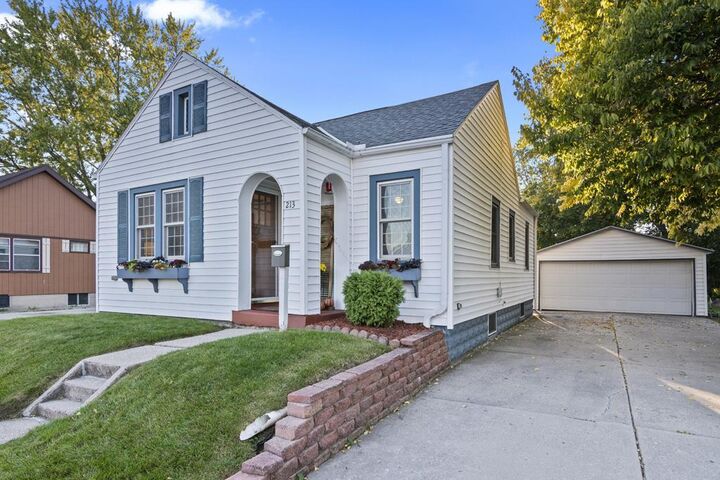 213 North Walnut St  Janesville WI 53548 photo