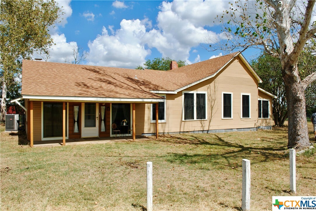 Property Photo:  9389 N Hwy 80  TX 78122 