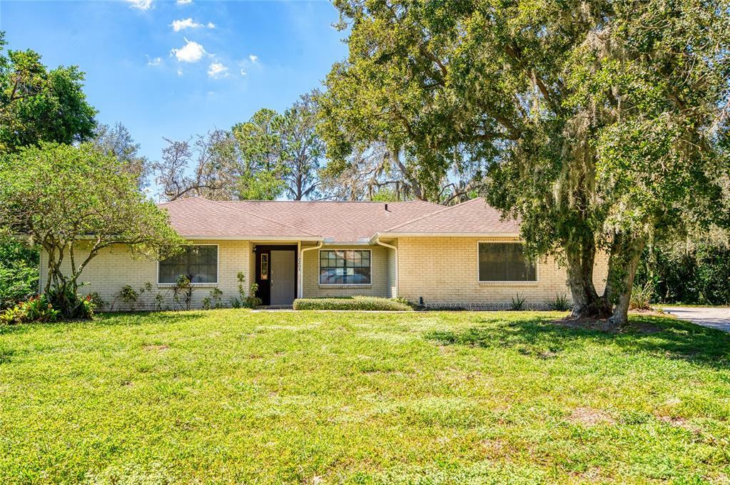 Property Photo:  12203 Timberlake Road  FL 33569 