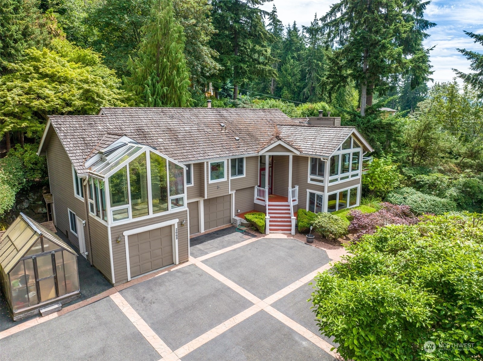 Property Photo:  2668 E Lake Sammamish Parkway NE  WA 98074 