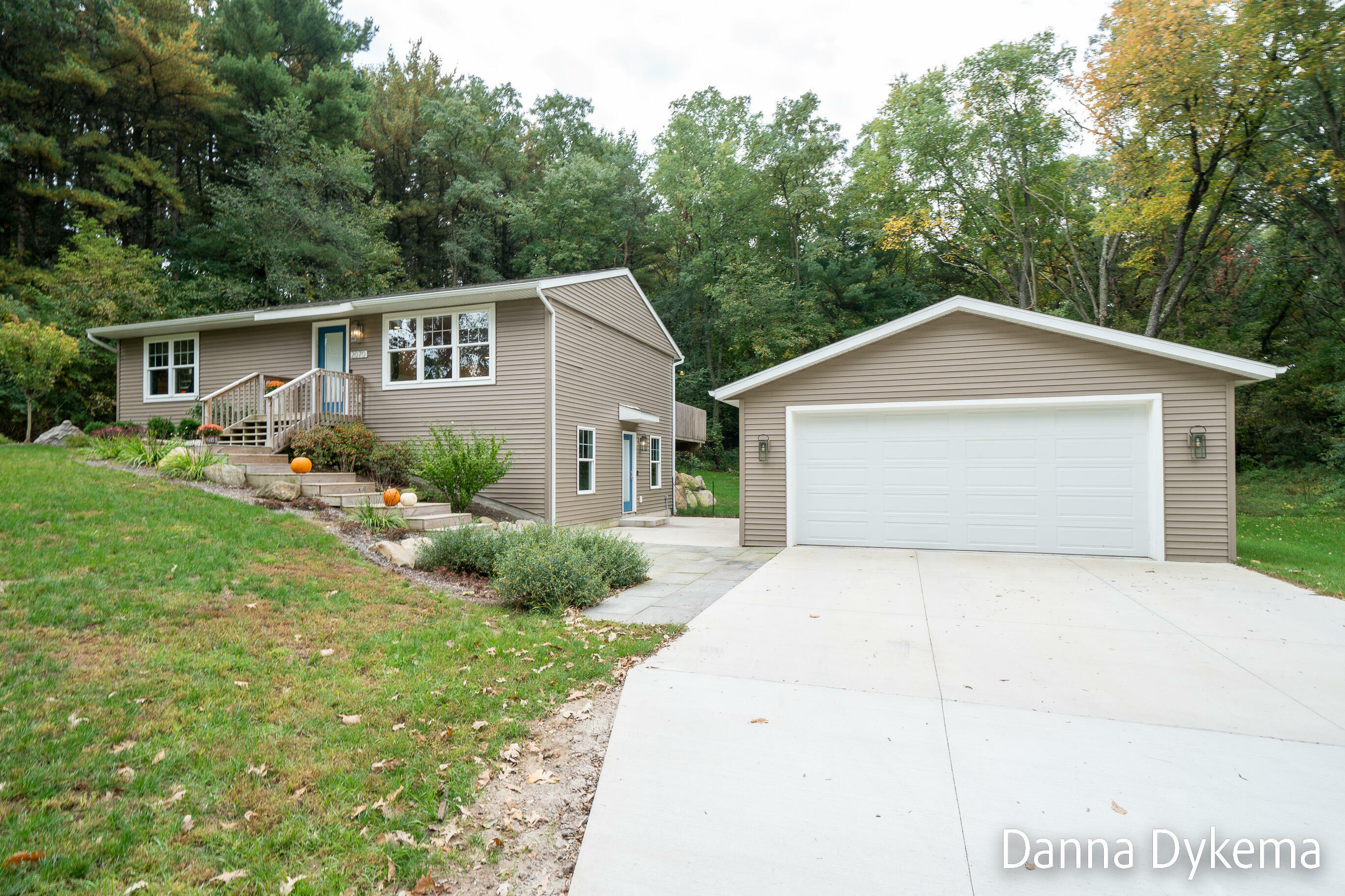 Property Photo: 2070 10 Mile Road NE MI 49321