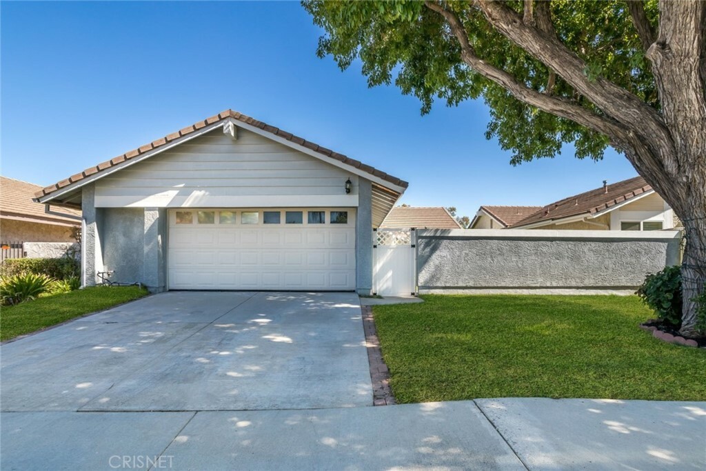 Property Photo:  25744 Salceda Road  CA 91355 