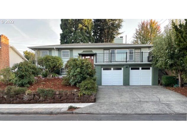 Property Photo:  10808 SE Clay St  OR 97216 