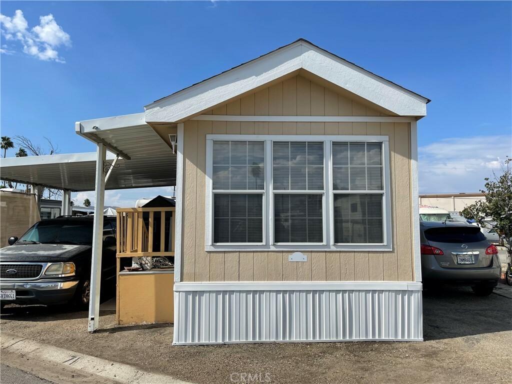 Property Photo: 235 S Lyon Avenue 71 CA 92543