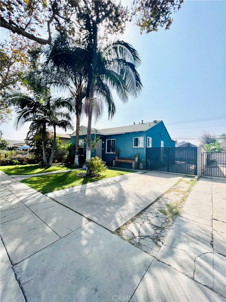Property Photo: 3886 Walnut Avenue CA 90262
