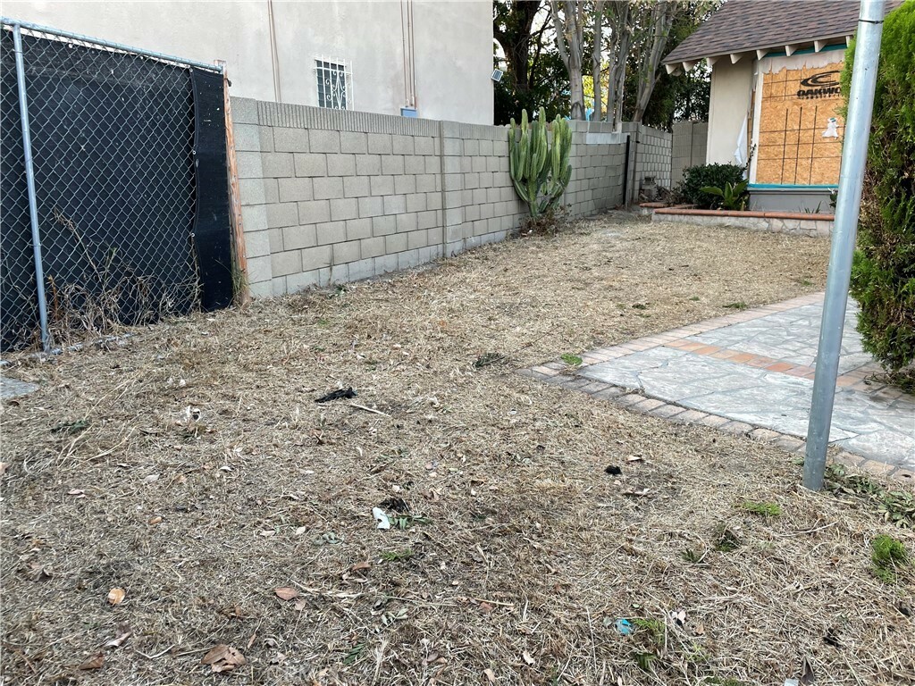 Property Photo:  5325 Meadow Wood Avenue  CA 90712 