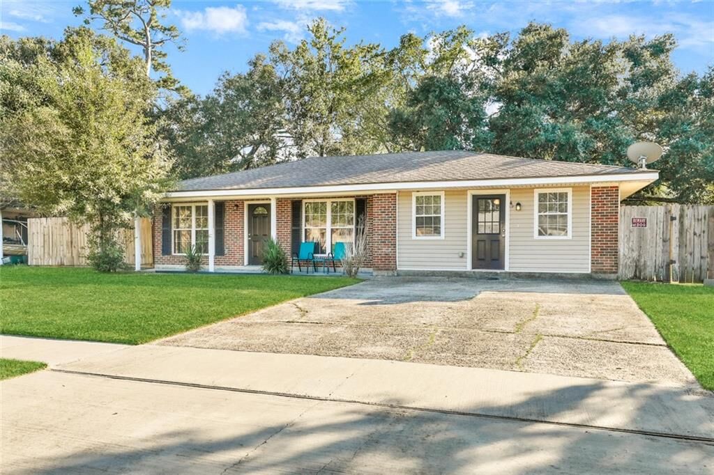 Property Photo: 205 Palm Springs Drive LA 70458