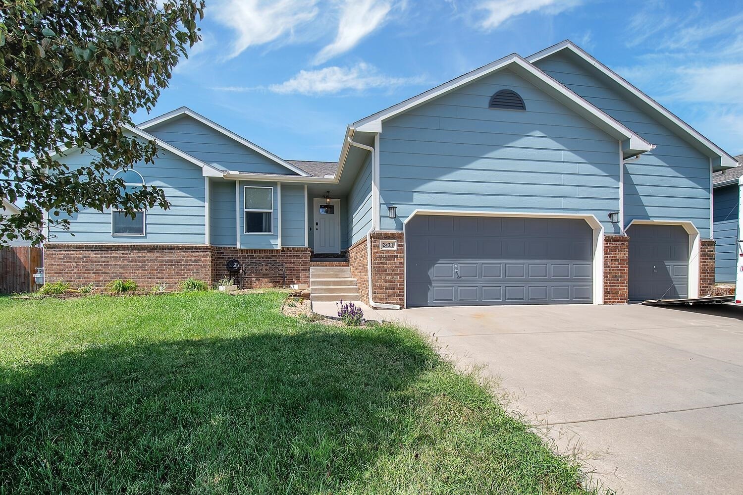 Property Photo:  2421 S Lark Ln  KS 67215-3020 