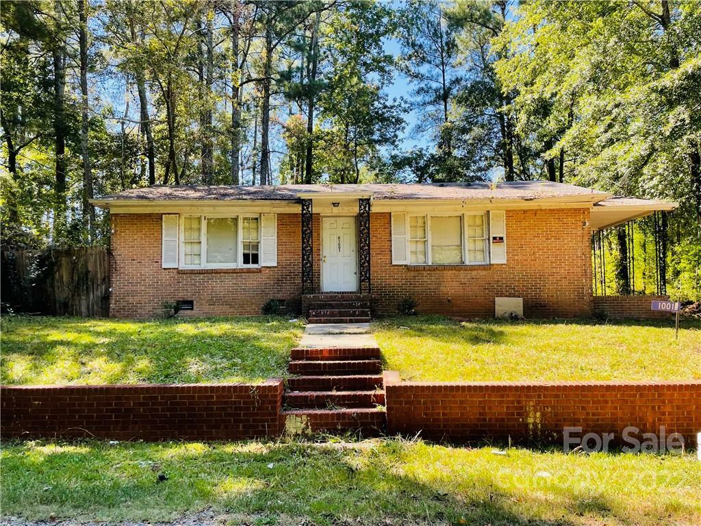 Property Photo:  1001 W Carolina Avenue  NC 28170 