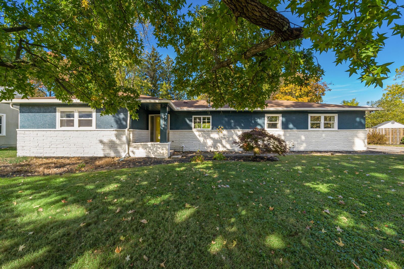 Property Photo: 2136 Cresthill Drive OH 43221