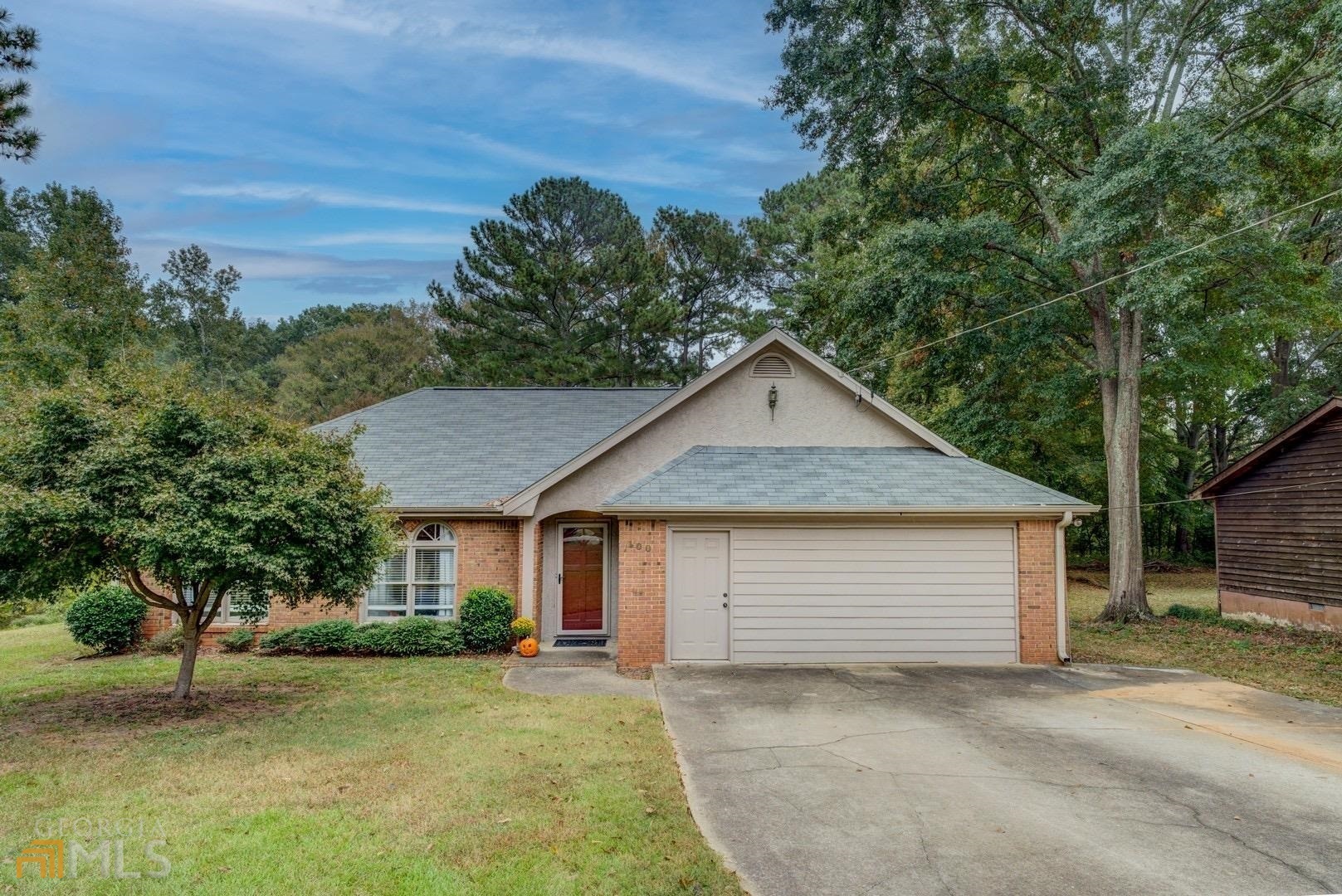 Property Photo:  100 Riverbend Drive  GA 30014 