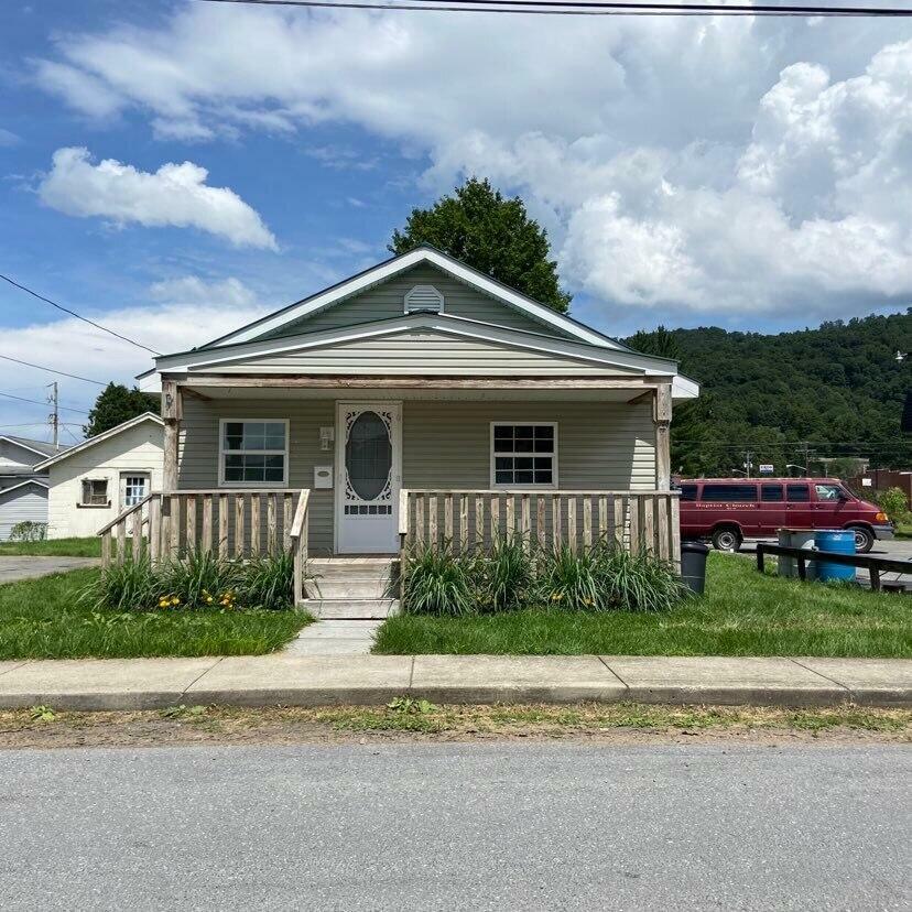 Property Photo:  275 7th St.  WV 25962 