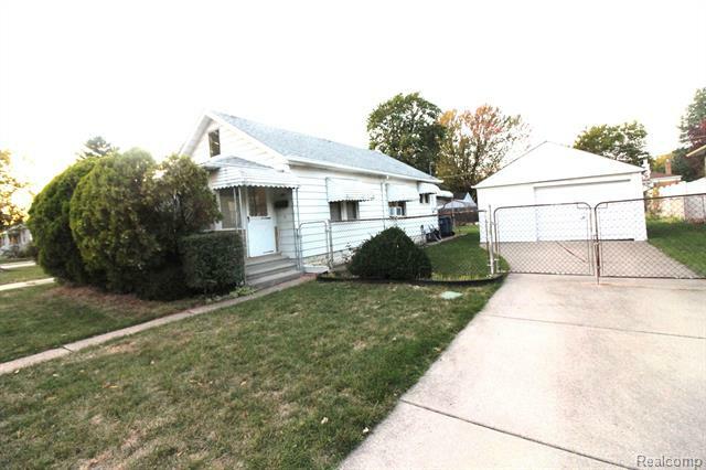 Property Photo:  1694 Richmond Avenue  MI 48146 