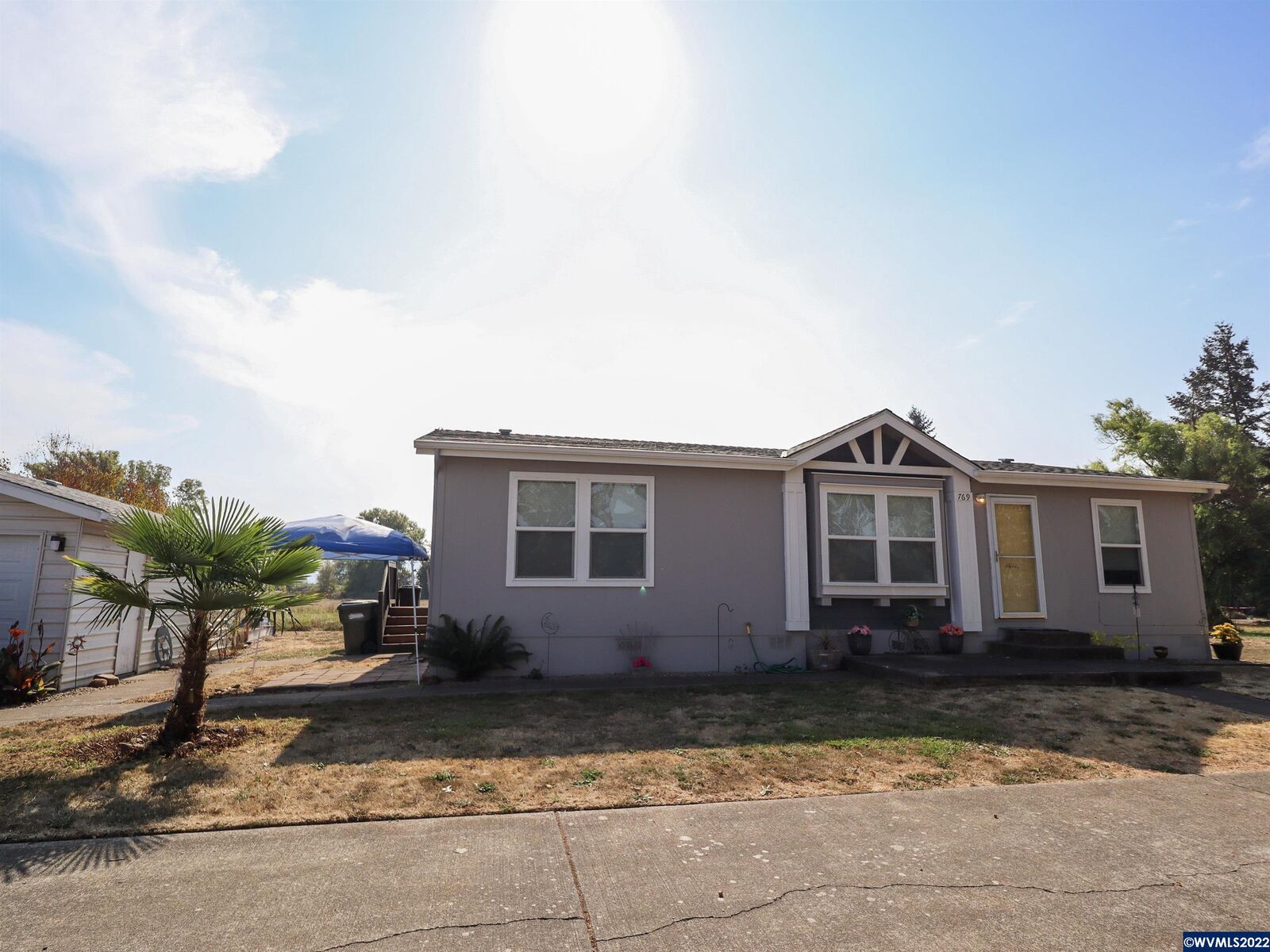 Property Photo: 769 Templeton St OR 97327