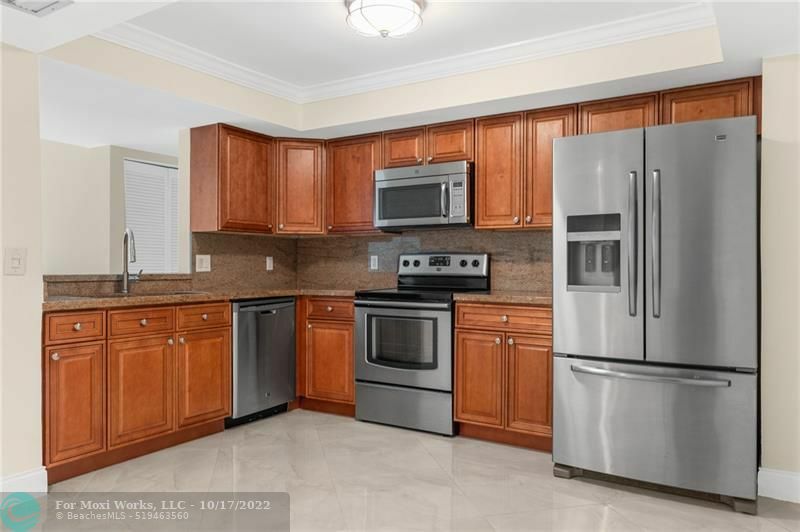 Property Photo: 2900 NE 14th Street Cswy 306 FL 33062