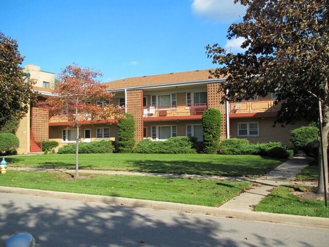 Property Photo:  33 N Clifton Avenue 103  IL 60068