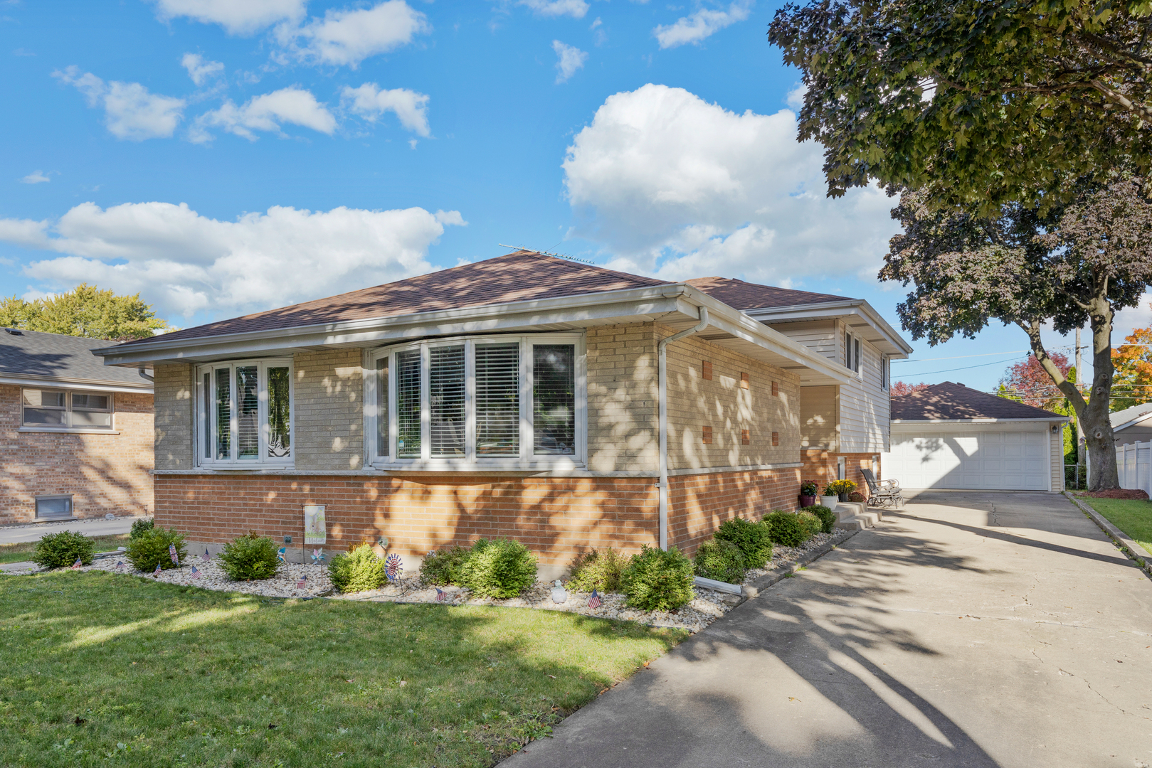 Property Photo:  411 Parkside Avenue  IL 60143 