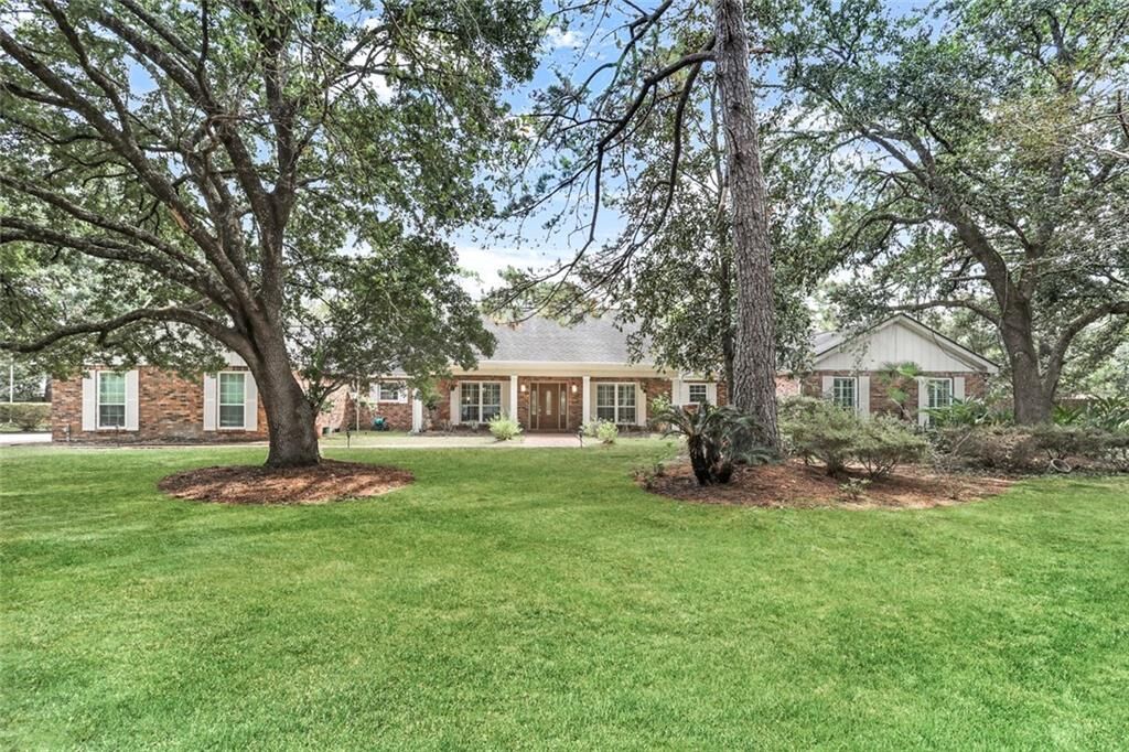 Property Photo: 104 Longwood Court LA 70452