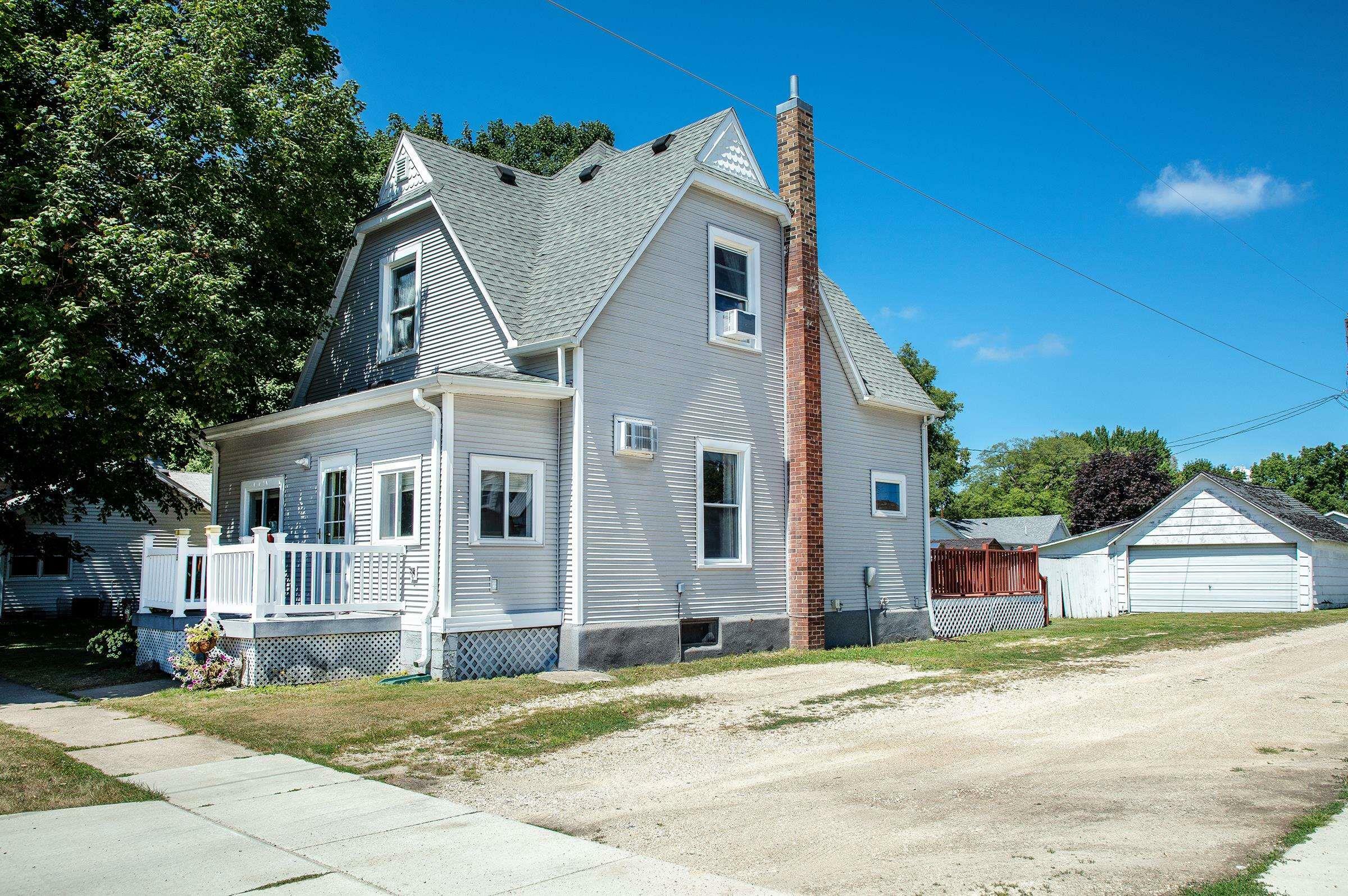 Property Photo:  114 W Prospect Street  IA 50619 