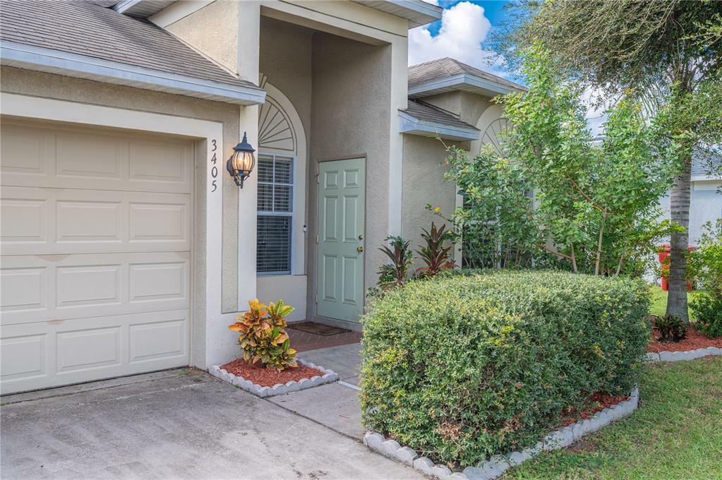 Property Photo:  3405 Grove Blossom Lane  FL 33567 