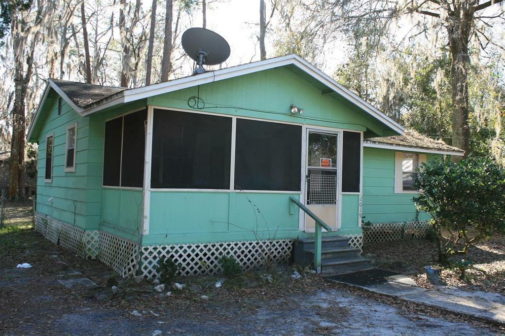 Property Photo:  2019 NE 3rd Place  FL 32641 