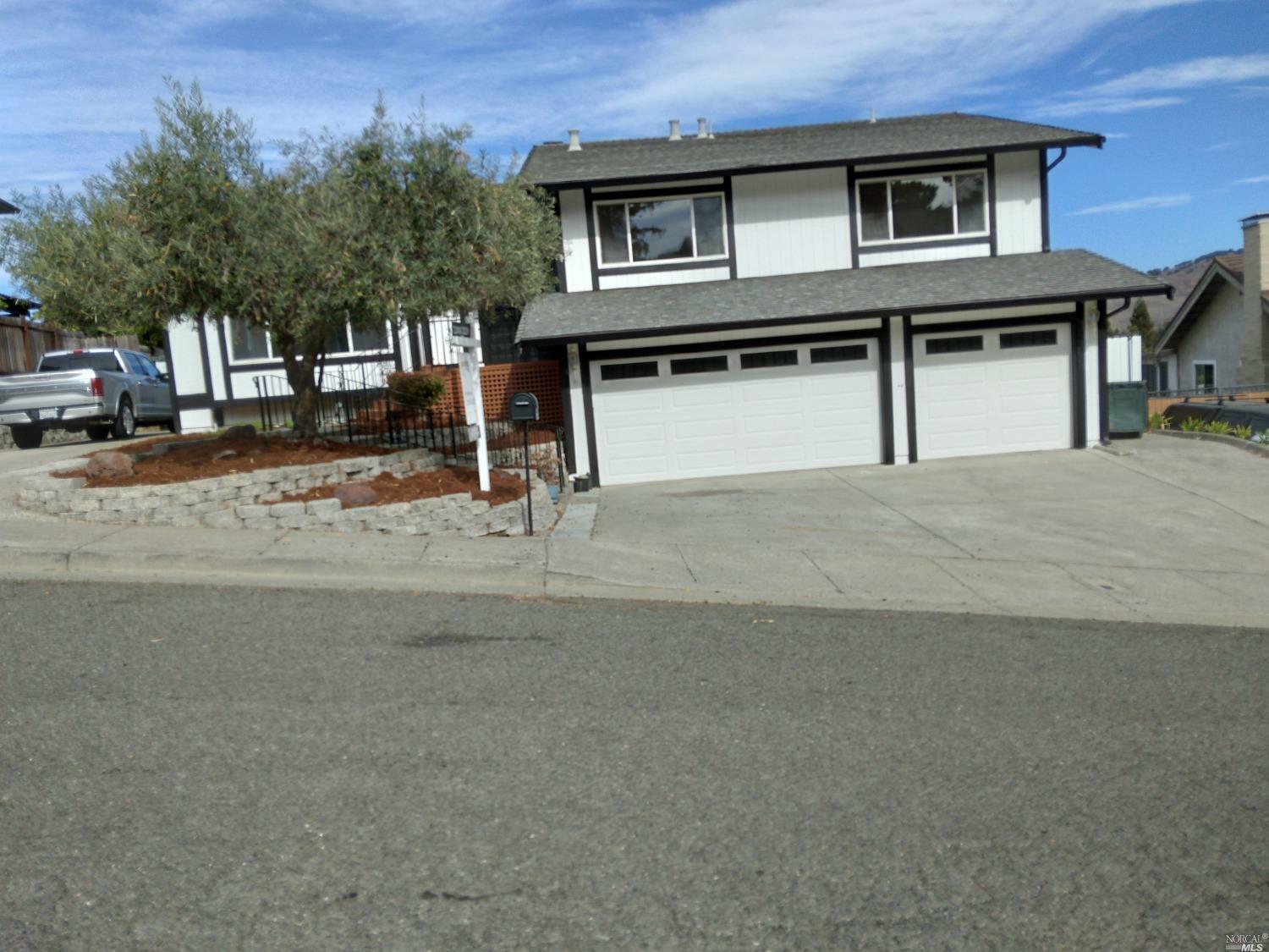 Property Photo:  113 Roundhill Court  CA 94591 