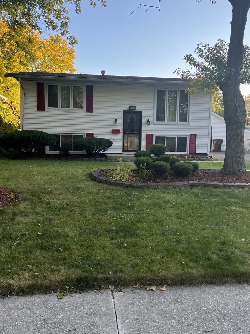 Property Photo:  502 E Tulip Drive  IL 60425 