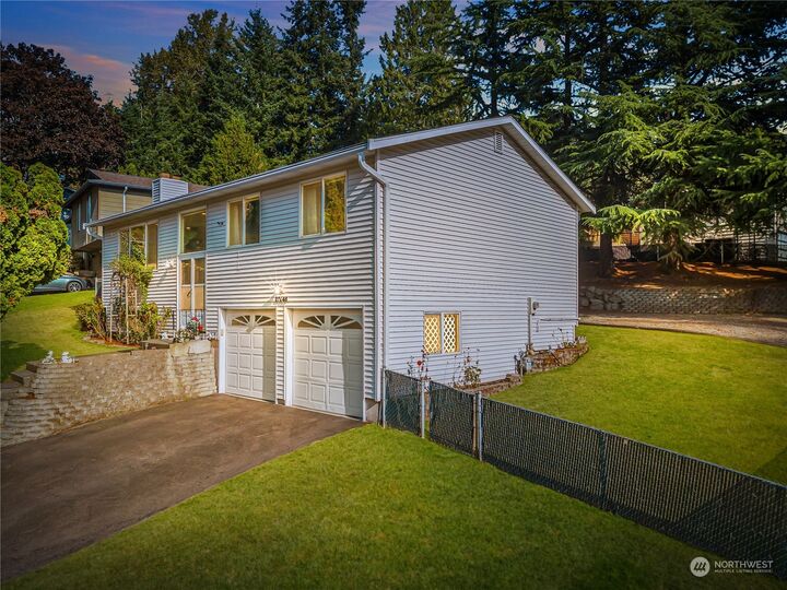 17148 136th Place SE  Renton WA 98058 photo