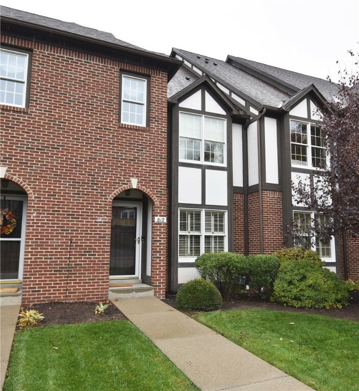 Property Photo:  812 Kingsberry Circle  PA 15234 