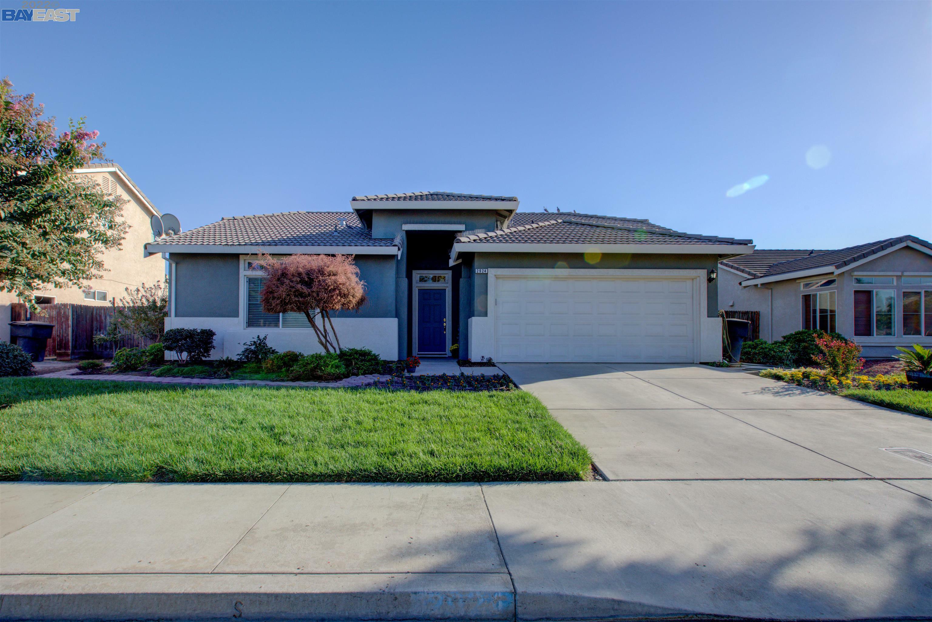 Property Photo: 2924 Tulare St CA 95334